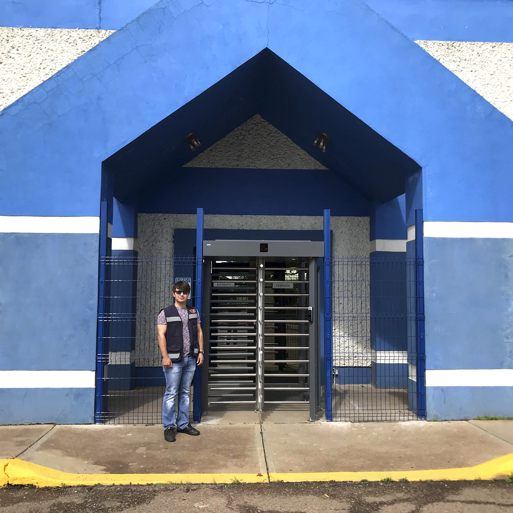 Torniquete Sencillo / Cuerpo Completo / Interior/Exterior / 100% Acero con Pintura Gris / EJE CENTRAL de Acero Inoxidable /Acabado de Lujo / Alto Tráfico - Imagen 8